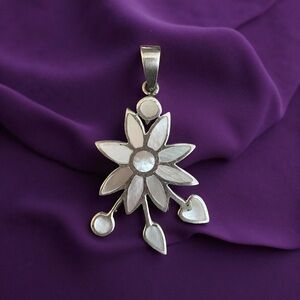 Gorgeous Mother of Pearl and 925 Sterling Silver flower pendant!